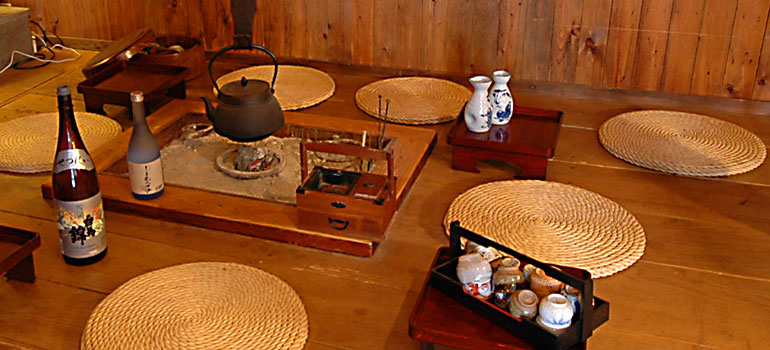 please relaxing, surrounding the “Irori” in the lodge, drinking “Jizake” and eating a delicious nibbles!