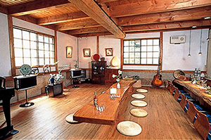 Japanese-style lounge
